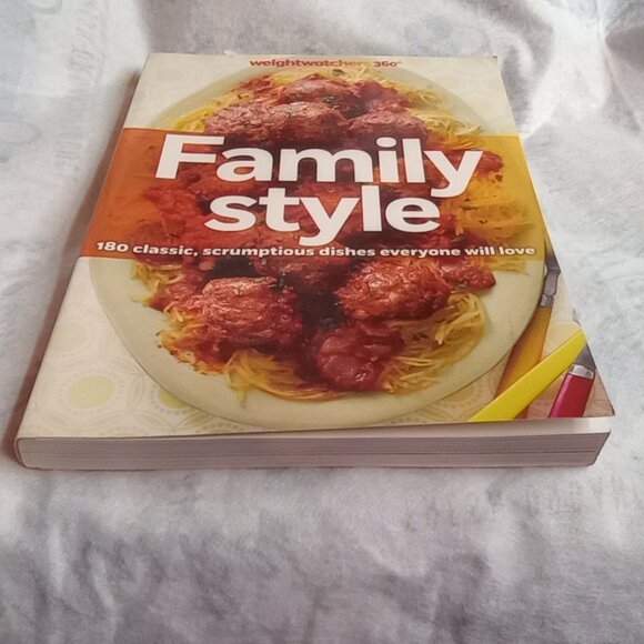 WEIGHT WATCHERS FAMILY STYLE 180 CLASSIC SCRUMPTIOUS DISHES EVERYONE WILL LOVE - Picture 4 of 8